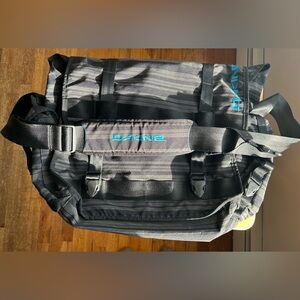 Dakine Messenger Bag, striped grey and turquoise blue